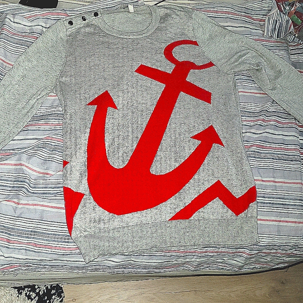 Gray long sleeve sweater